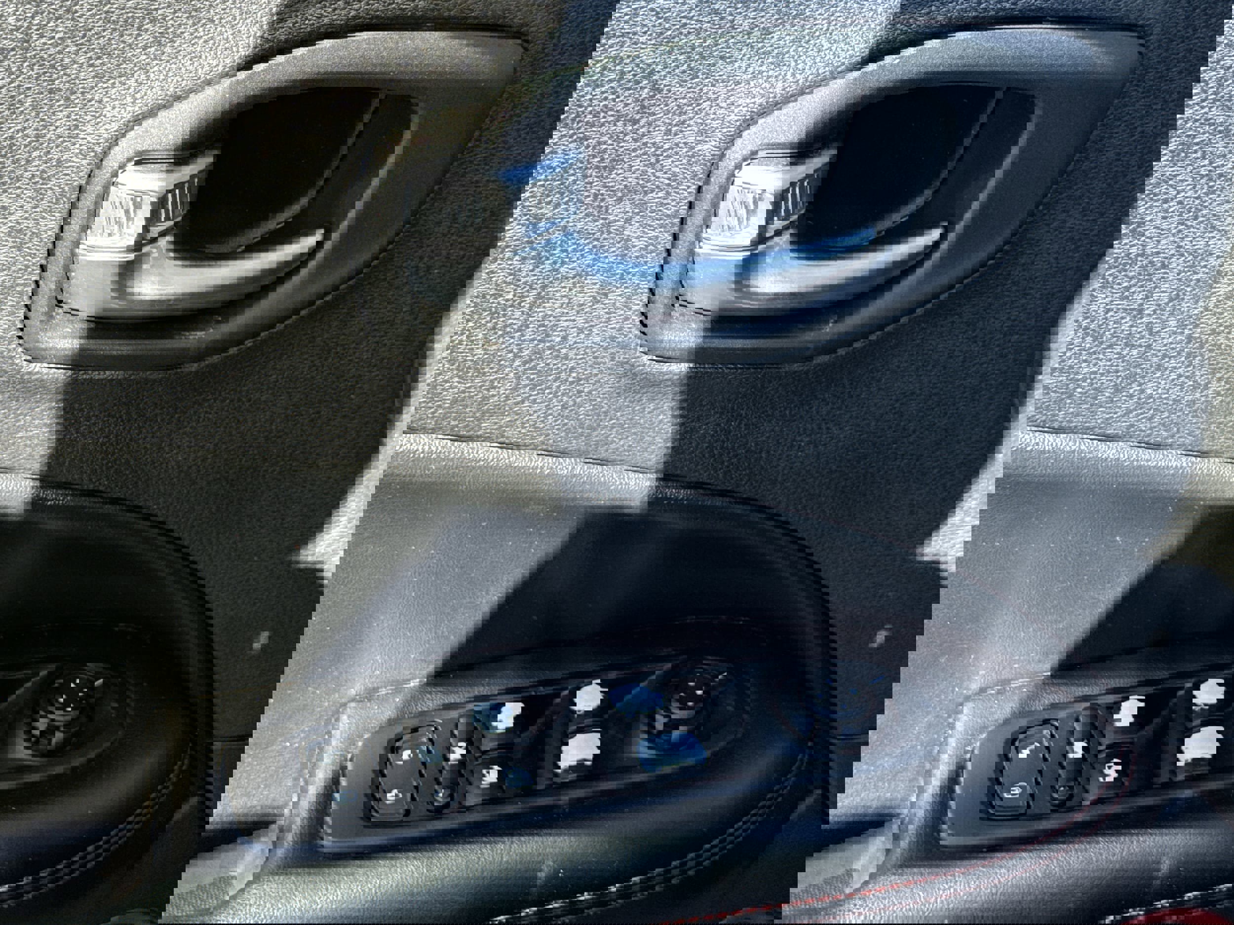 Used 2021 Jeep Compass Trailhawk image 5