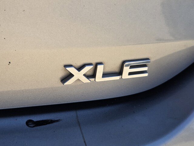 Used 2020 Toyota Highlander XLE image 33