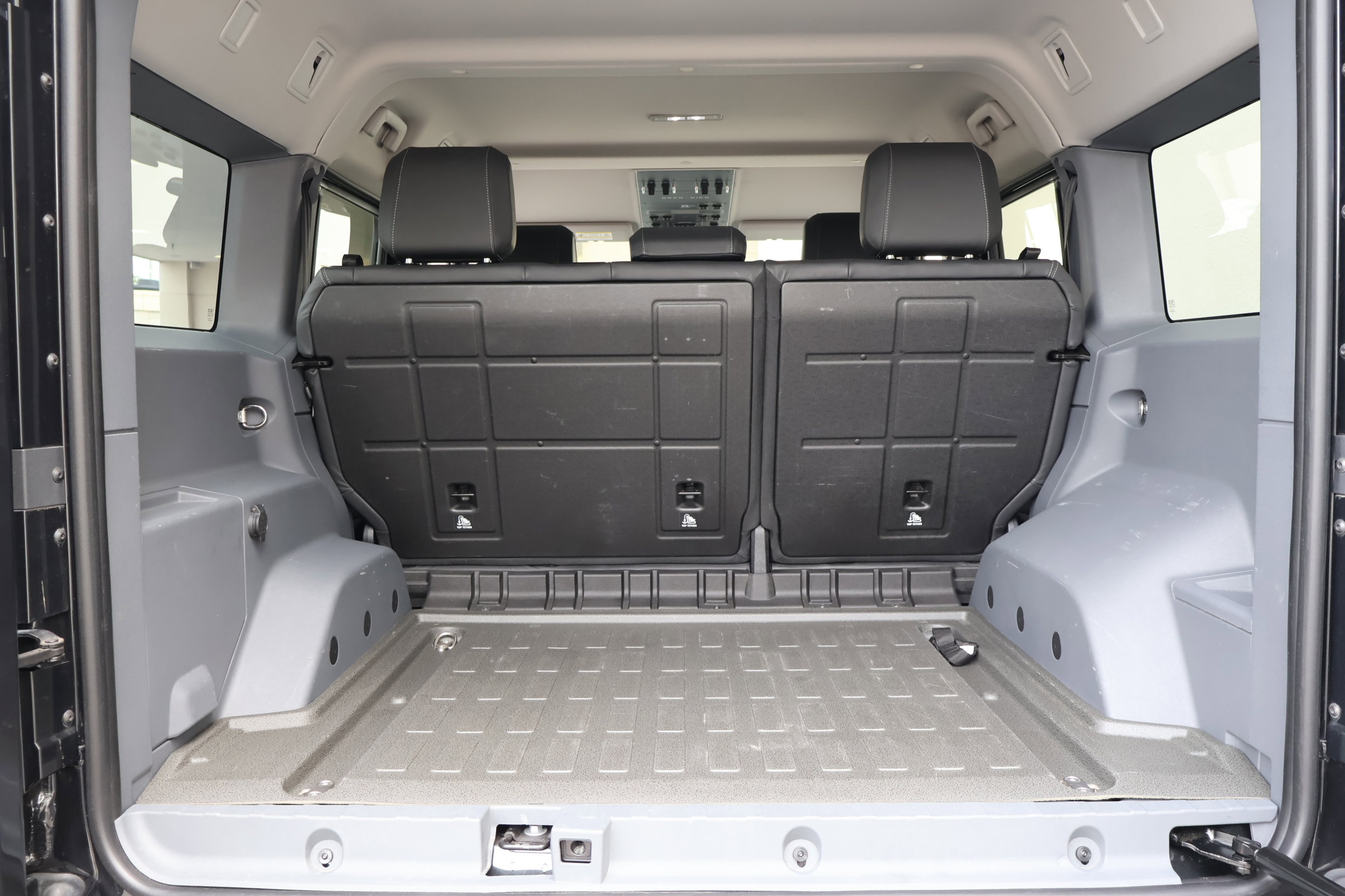 Used 2024 INEOS Grenadier Fieldmaster Edition image 20