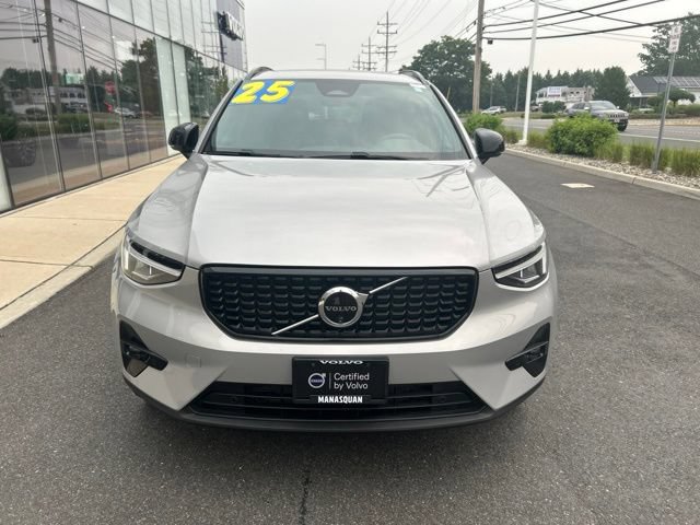 Certified 2025 Volvo XC40 B5 Plus AWD/4WD image 7