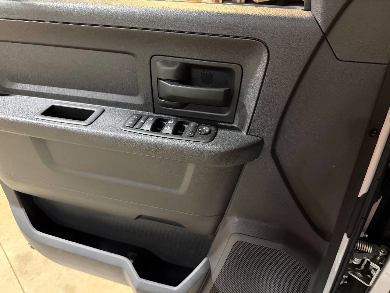 Used 2012 RAM 2500 ST w/ Chrome Appearance Group image 15