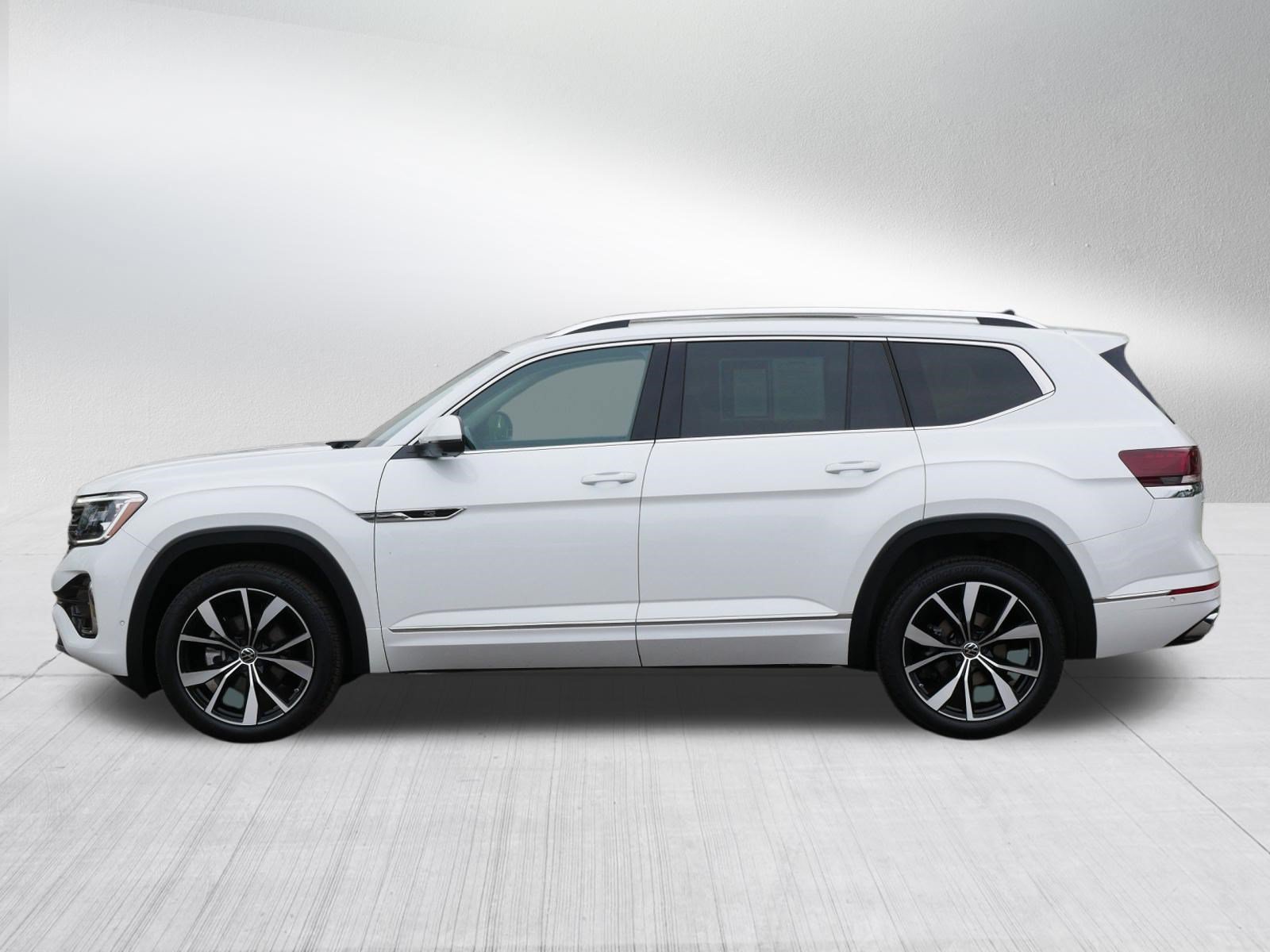 Certified 2026 Volkswagen Atlas SEL Premium R-Line AWD/4WD image 4