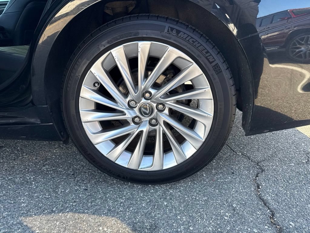 Used 2020 Lexus ES 300h w/ Accessory Package FWD image 11