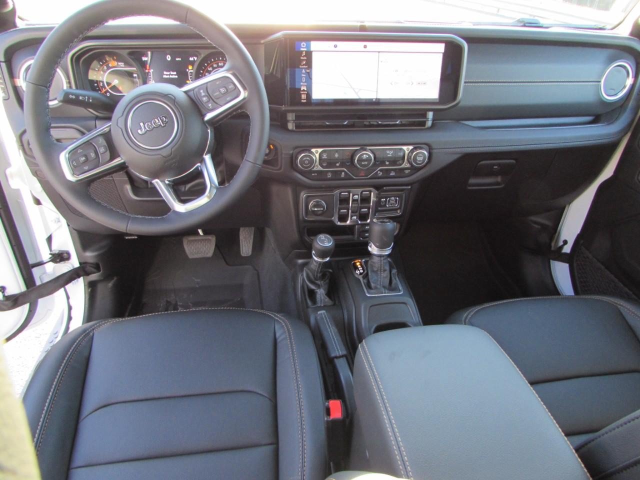 New 2026 Jeep Wrangler Unlimited Sahara AWD/4WD image 25