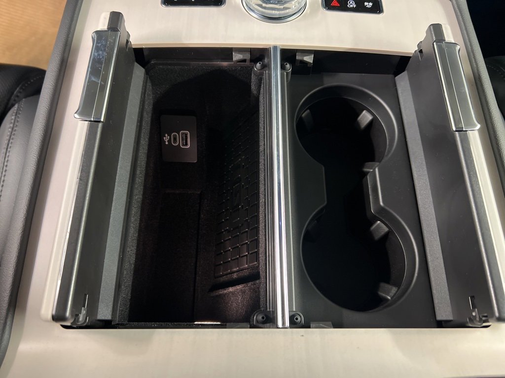 New 2026 Lincoln Navigator Reserve w/ Jet Appearance Package image 16