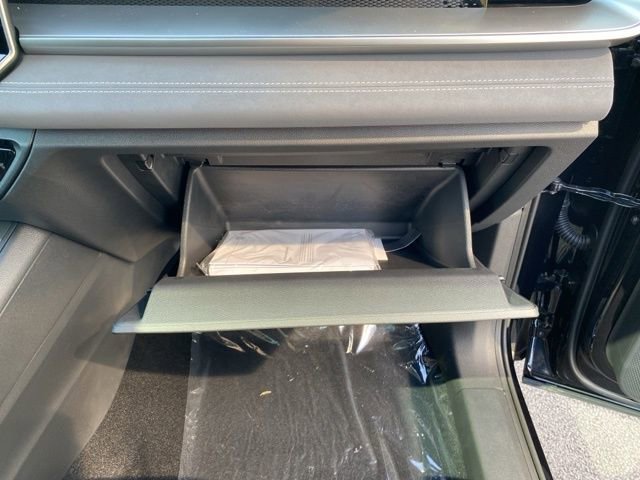 New 2025 Volkswagen Tiguan SE image 51