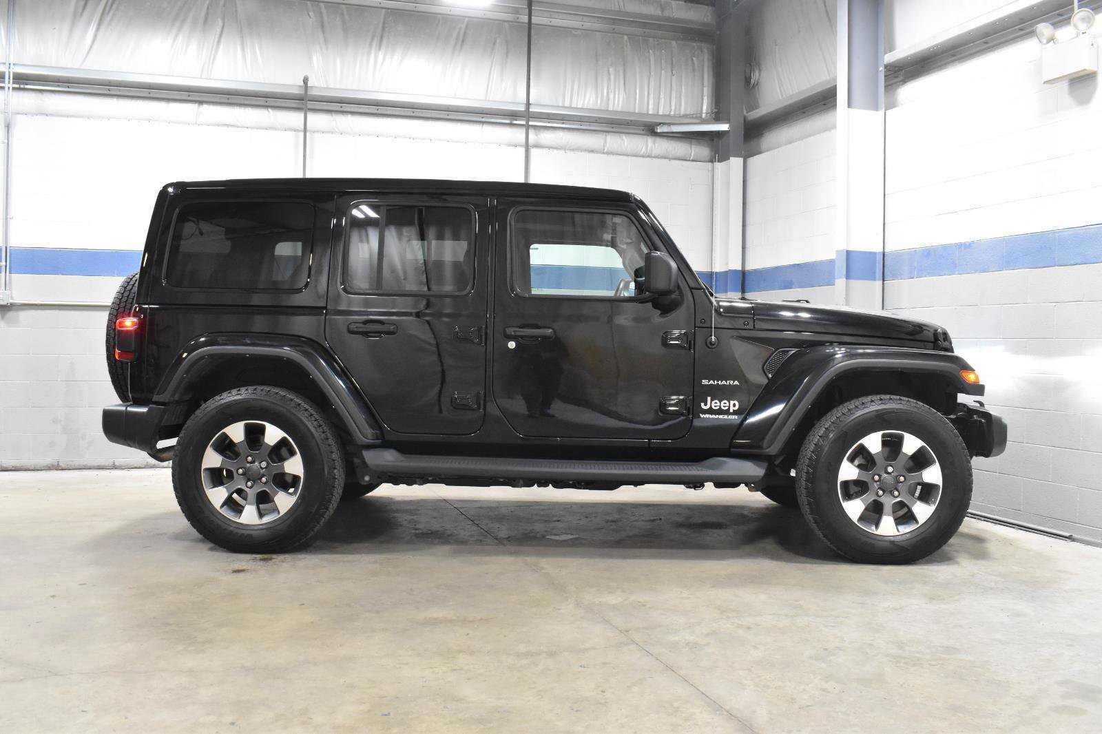 Used 2023 Jeep Wrangler Unlimited Sahara w/ LED Lighting Group AWD/4WD image 26