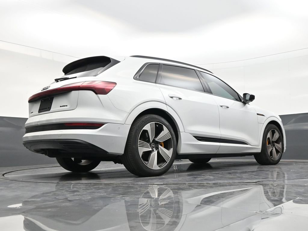 Used 2023 Audi e-tron Premium Plus w/ Premium Plus Package image 24