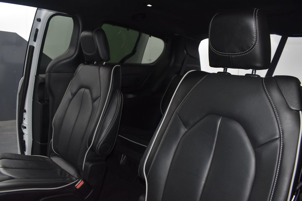 Used 2025 Chrysler Pacifica Limited FWD image 27