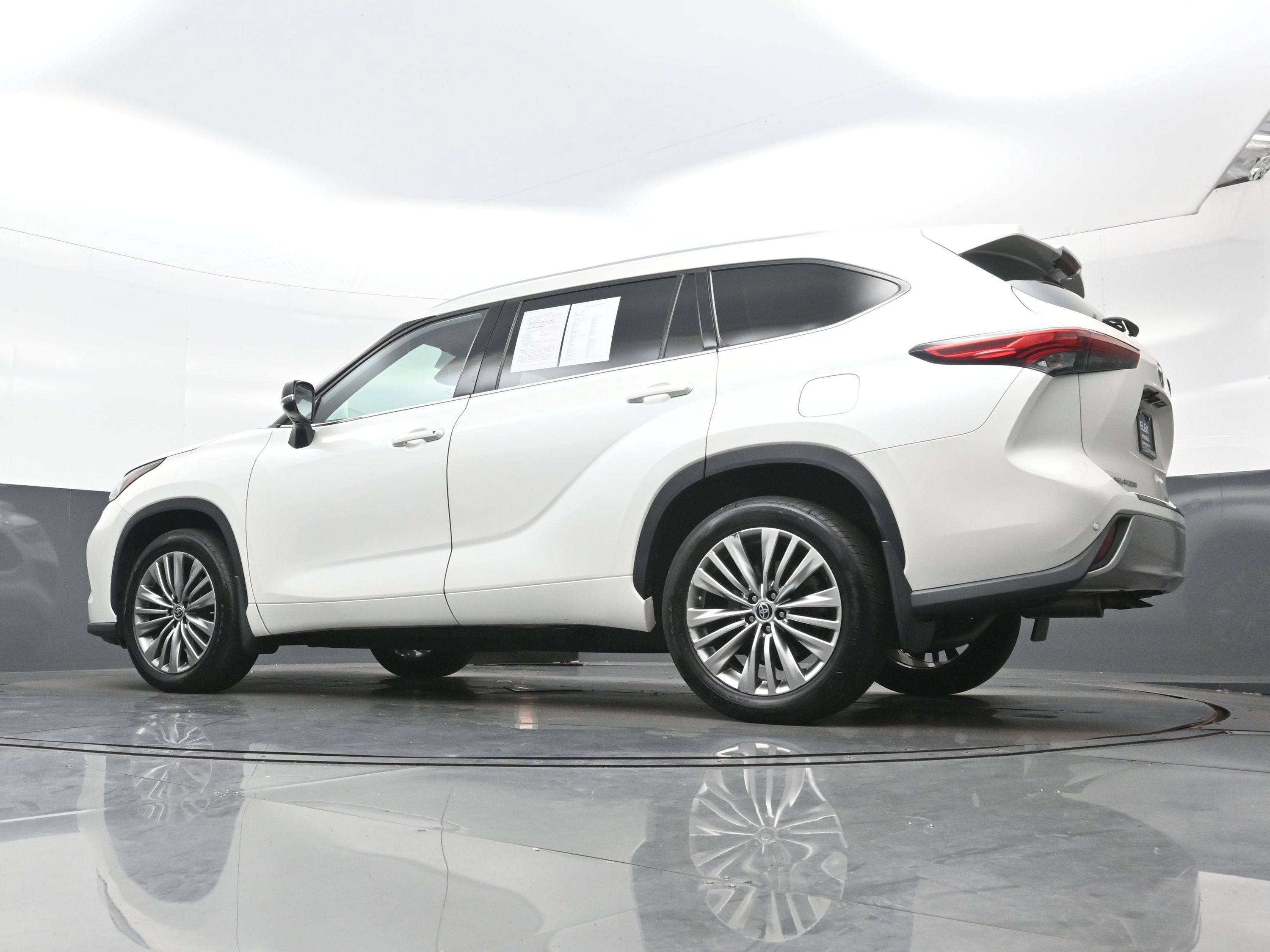 Used 2021 Toyota Highlander Platinum AWD/4WD image 30