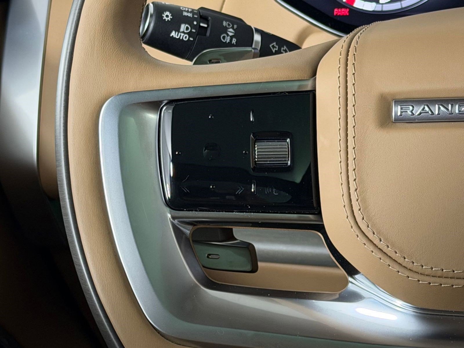 Used 2026 Land Rover Range Rover SV image 17