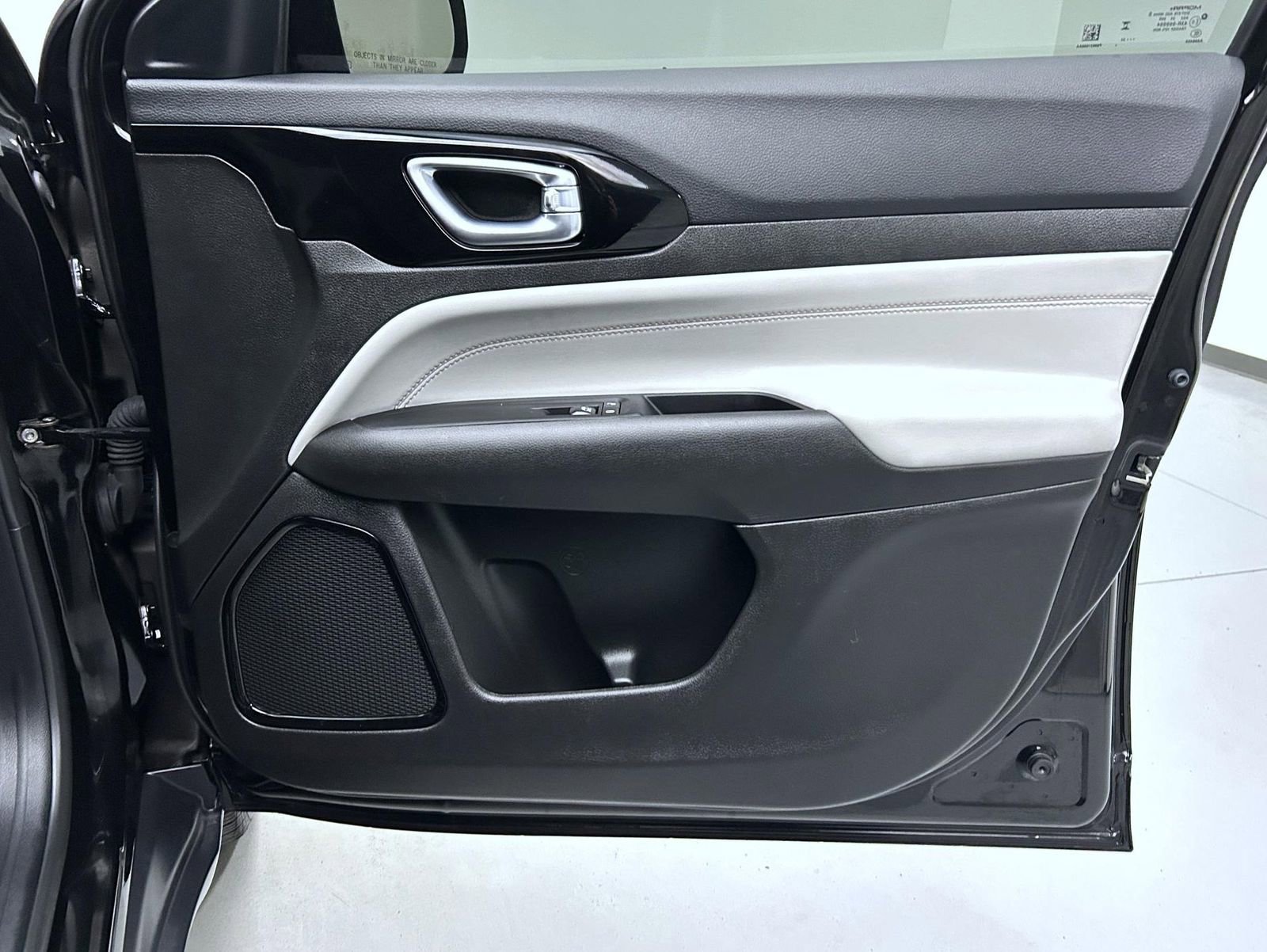 Used 2024 Jeep Compass Limited image 16