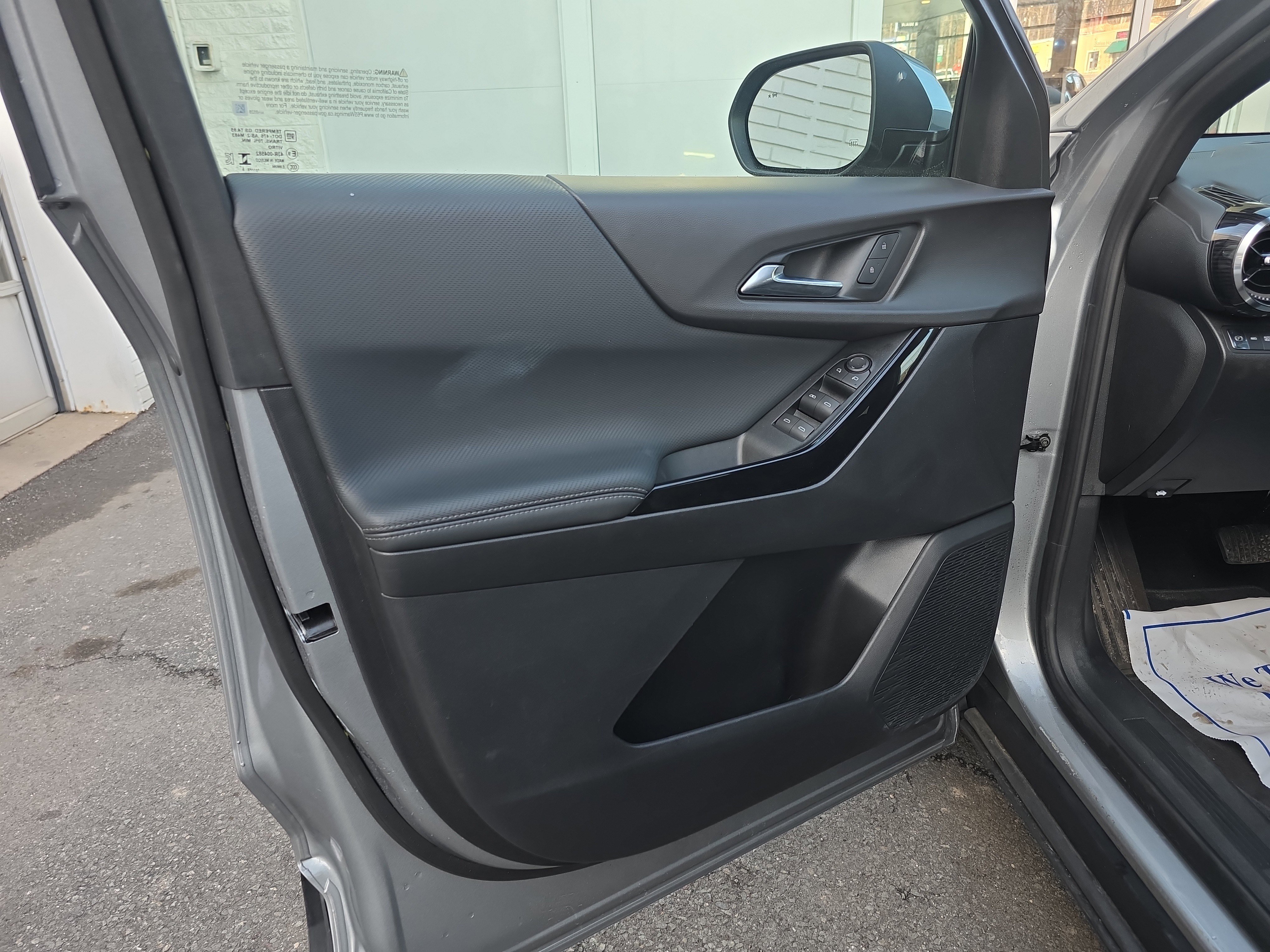 Used 2025 Chevrolet Equinox LT image 16