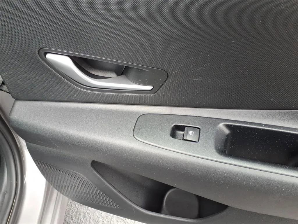 Used 2024 Hyundai Elantra SEL image 15