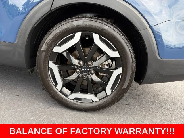 Used 2024 Kia Telluride EX w/ EX Captain's Chair Package FWD image 10