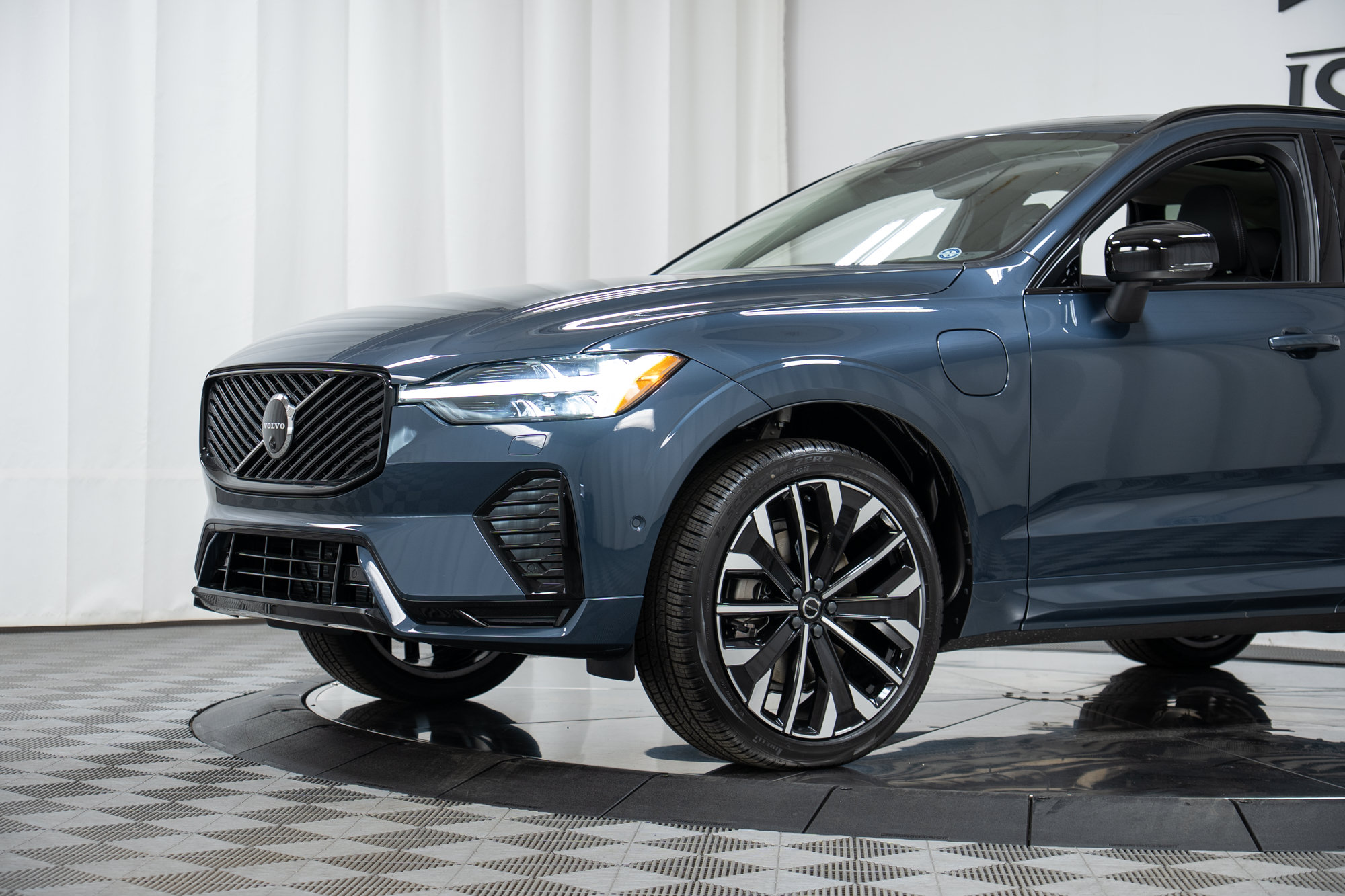 New 2027 Volvo XC60 T8 Ultra AWD/4WD image 25