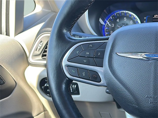 Used 2020 Chrysler Pacifica Touring-L image 29