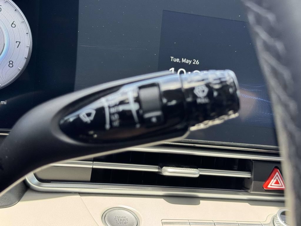 Certified 2025 Hyundai Elantra Limited FWD image 20