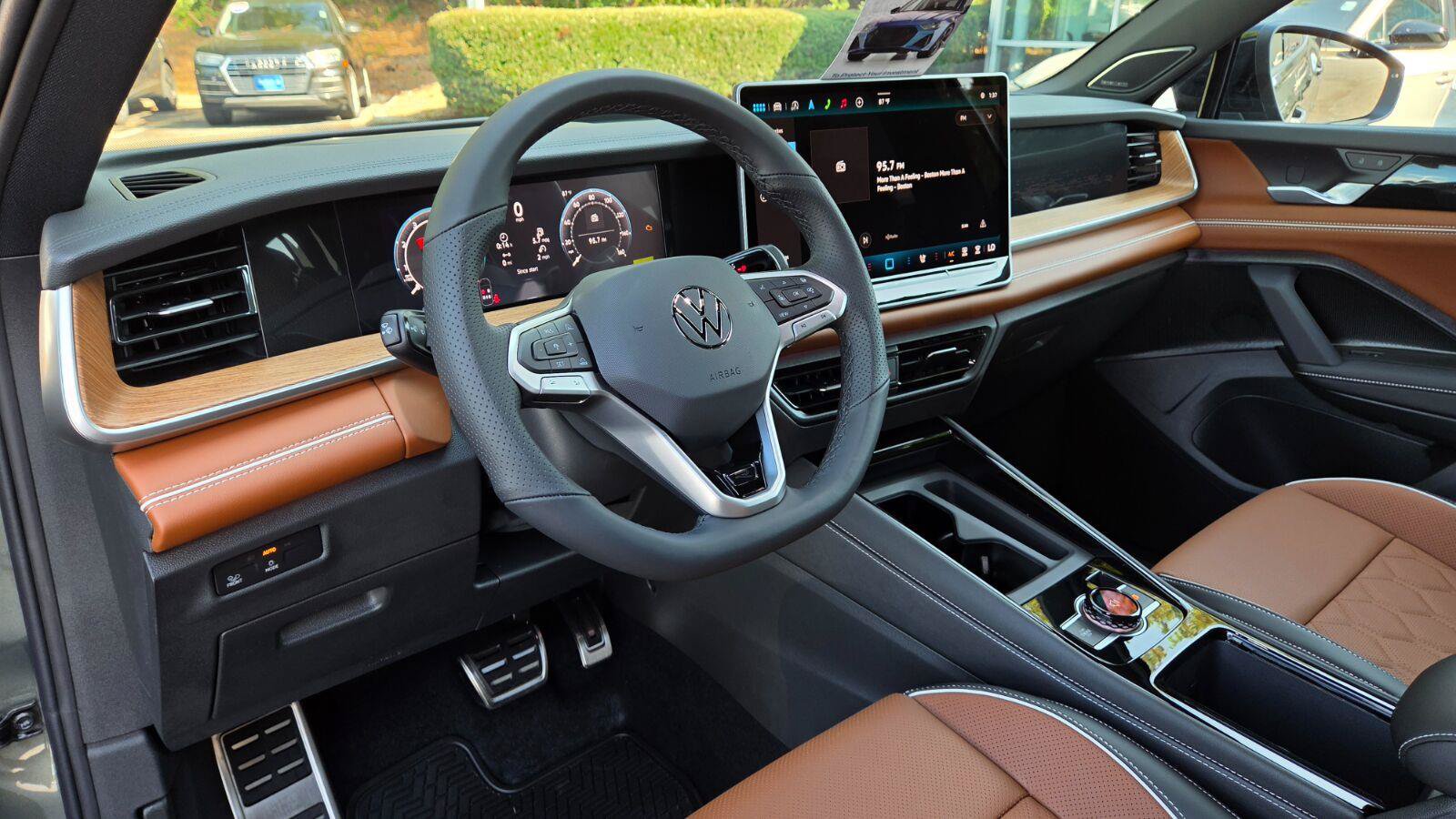 New 2026 Volkswagen Tiguan SEL R-Line AWD/4WD image 24