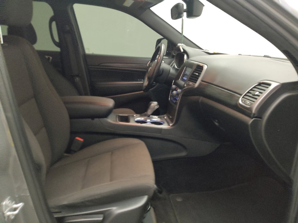 Used 2020 Jeep Grand Cherokee Laredo RWD image 21