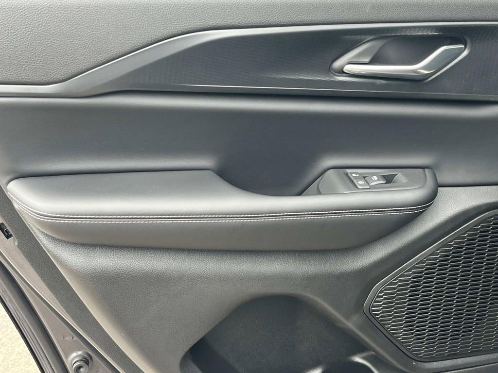 New 2025 Jeep Grand Cherokee Laredo X w/ Luxury Tech Group I image 14