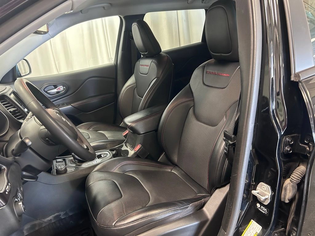 Used 2022 Jeep Cherokee Trailhawk w/ Premium Leather Package AWD/4WD image 4