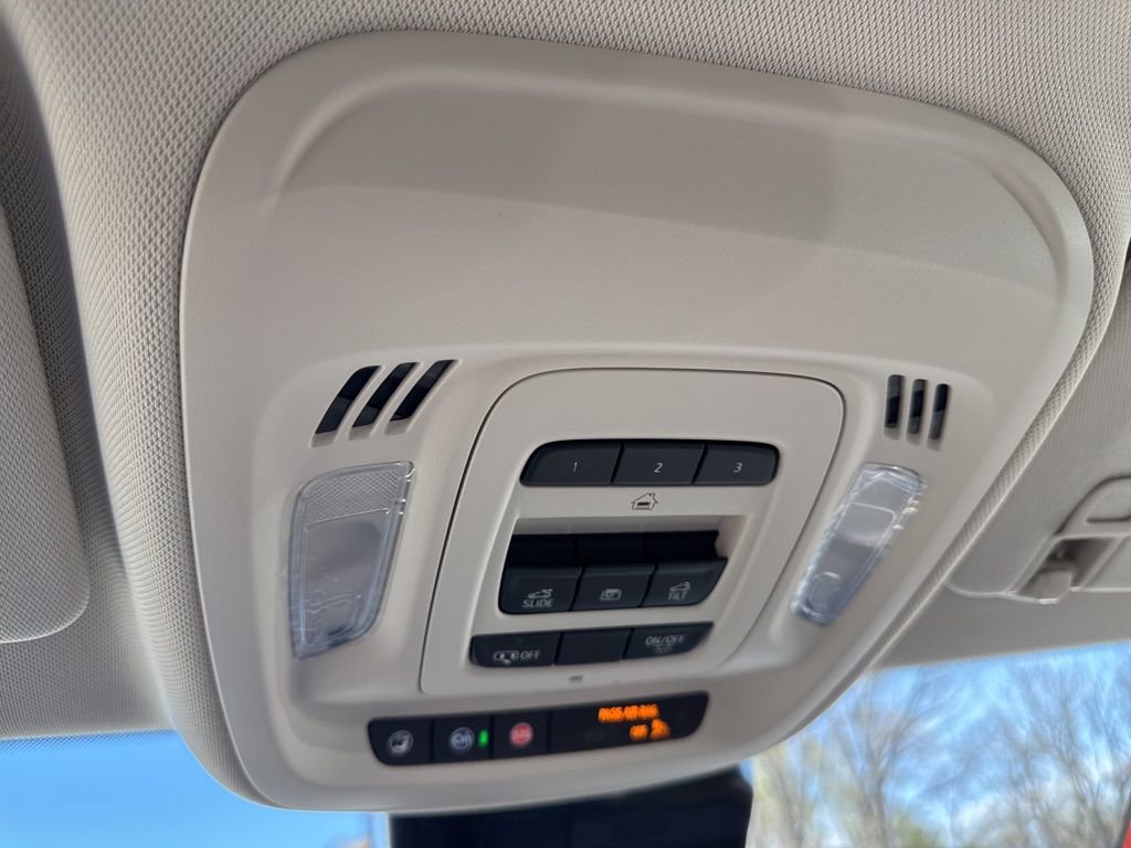 Used 2023 Buick Envision Avenir image 31