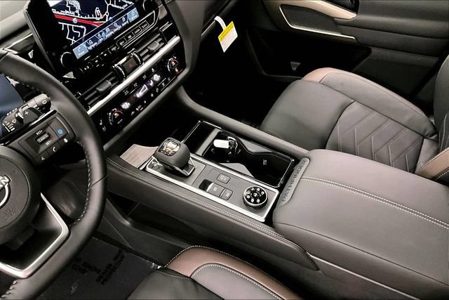 New 2025 Nissan Pathfinder Platinum w/ Lighting Package (N93) AWD/4WD image 8