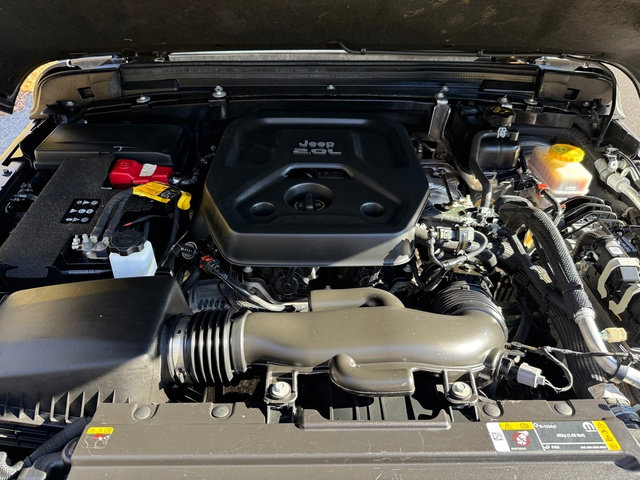 Used 2022 Jeep Wrangler Unlimited Sahara w/ Cold Weather Group image 9