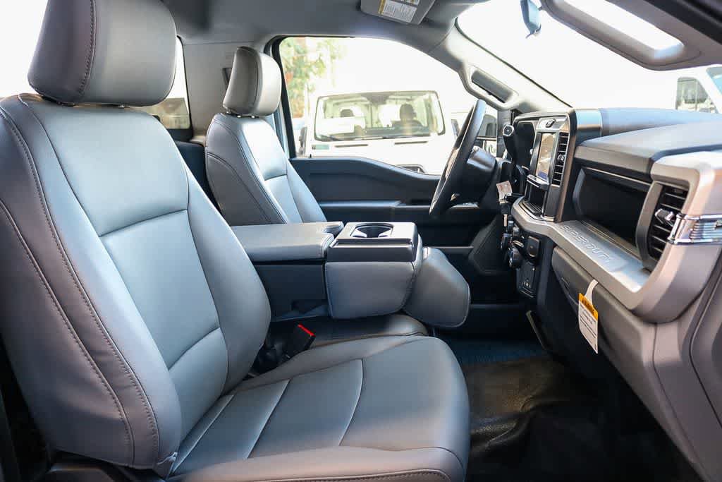 New 2026 Ford F250 XL w/ XL Chrome Package image 24