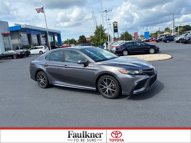 Used 2024 Toyota Camry SE FWD image 3