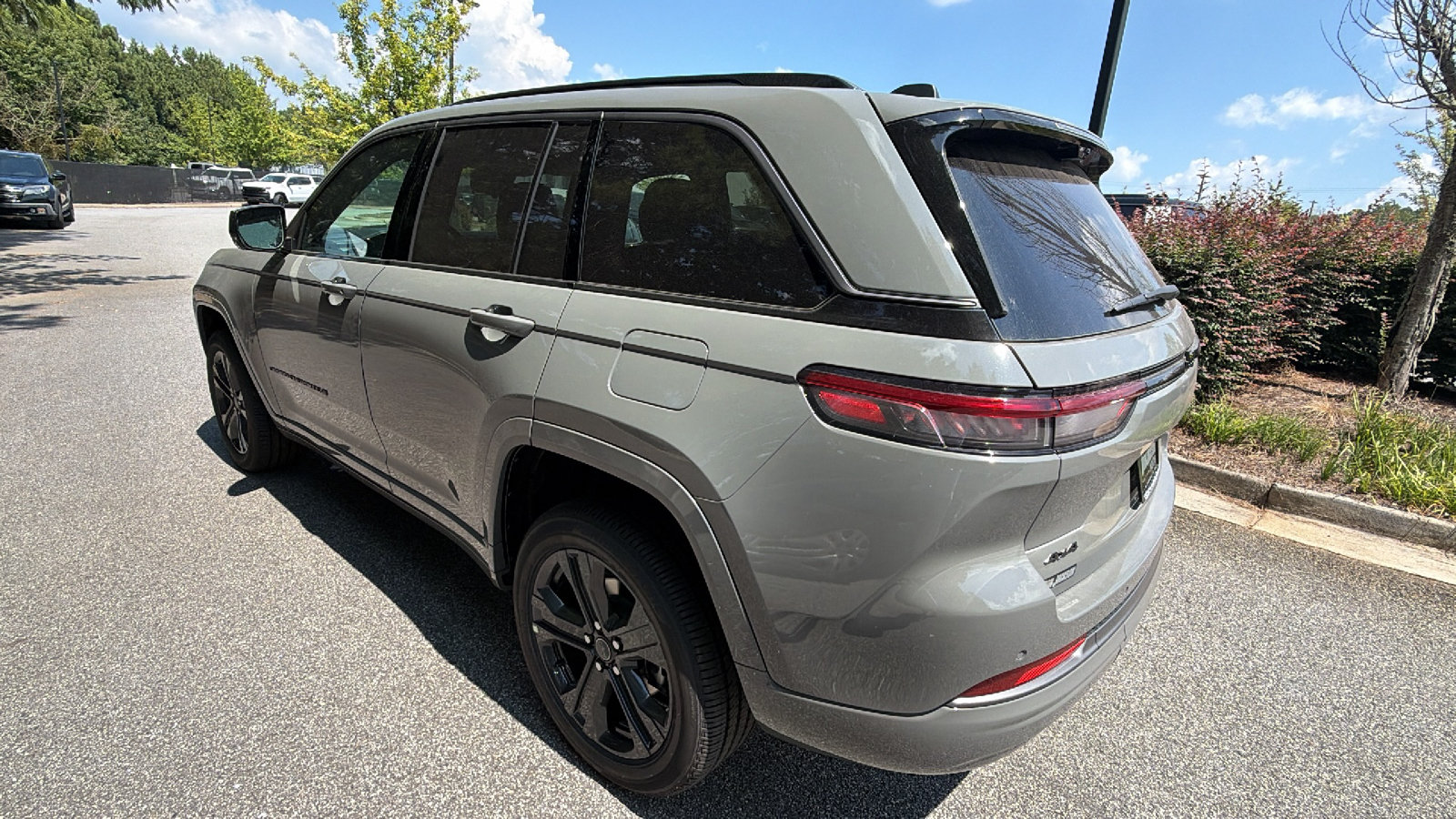 New 2027 Jeep Grand Cherokee Limited AWD/4WD image 10