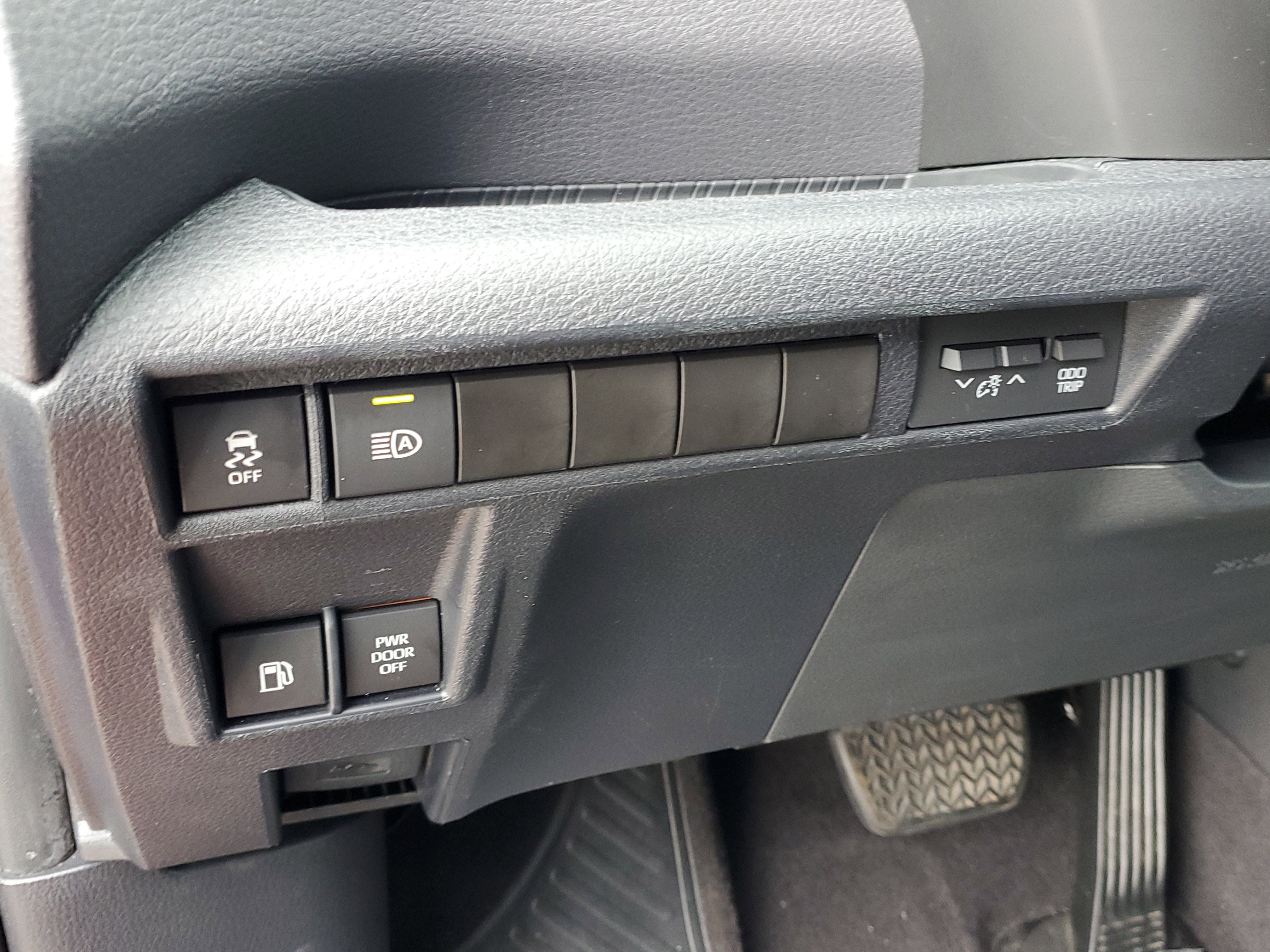 Used 2022 Toyota Sienna XSE image 33