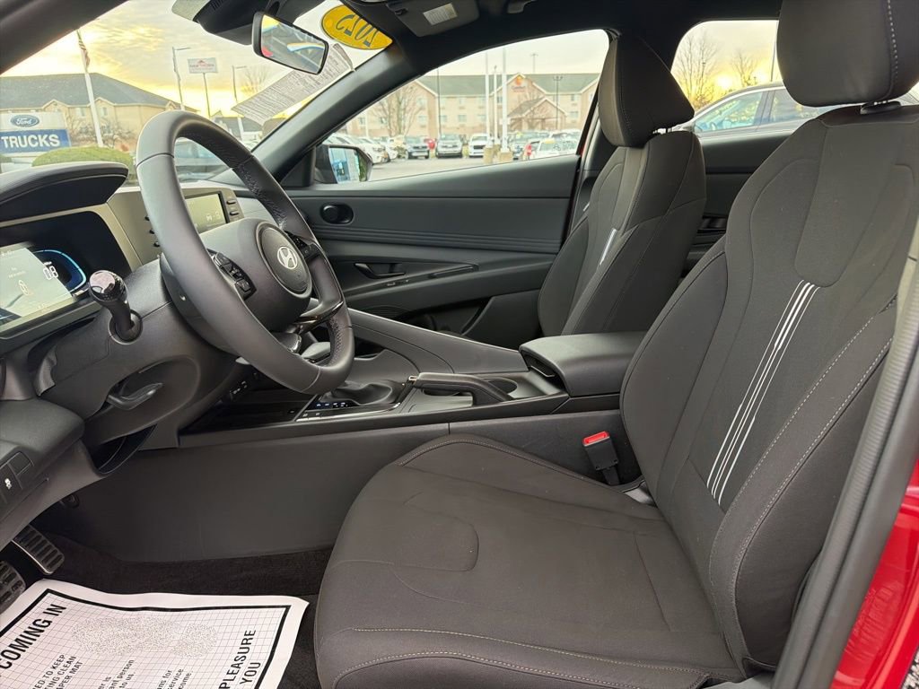 Used 2025 Hyundai Elantra Sport image 24