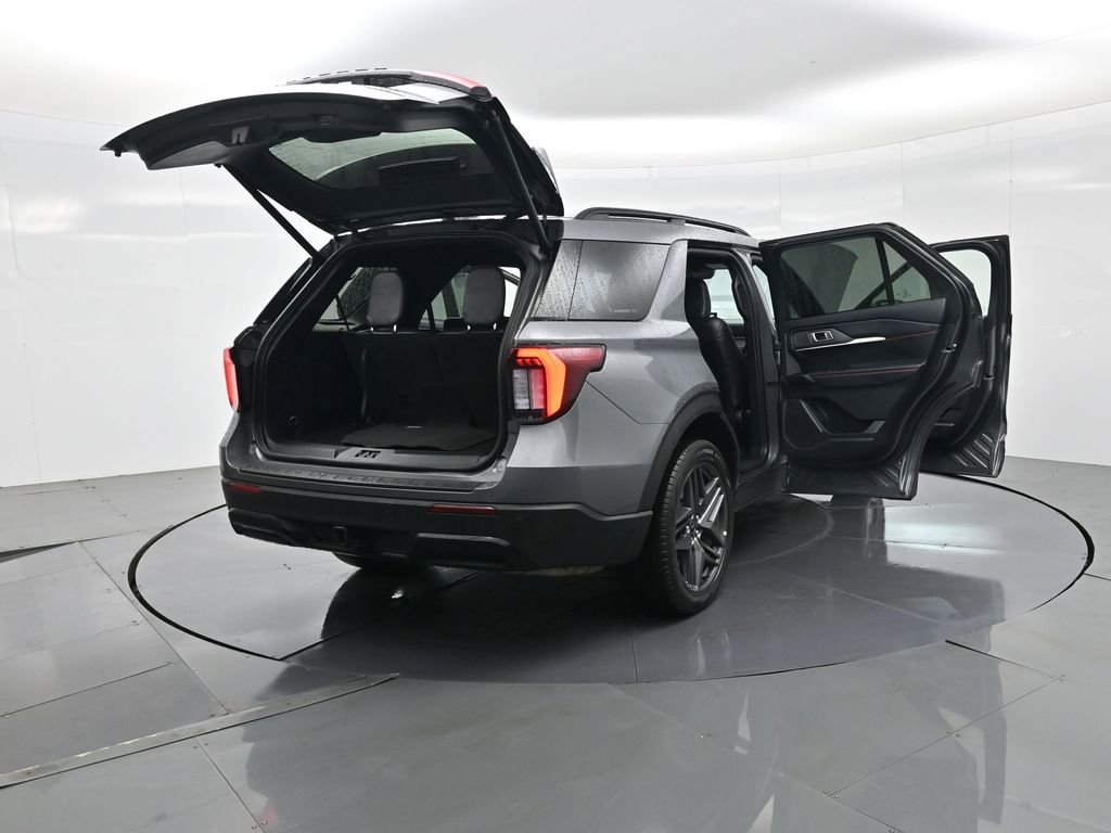 Used 2025 Ford Explorer ST-Line w/ ST-Line Street Pack image 40
