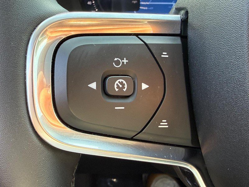 Used 2026 Volvo XC40 B5 Plus AWD/4WD image 19
