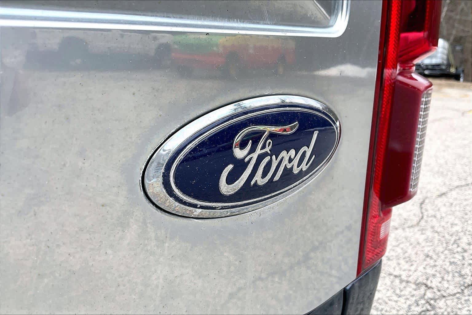 Used 2016 Ford F150 Platinum w/ Equipment Group 701A Luxury AWD/4WD image 33