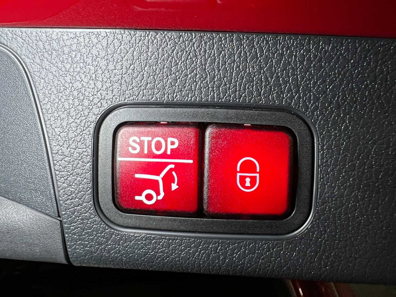 New 2025 Mercedes-Benz GLB 250 4MATIC image 16