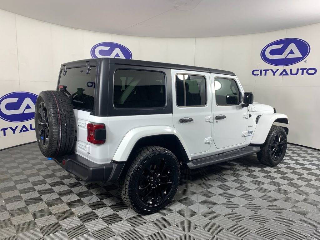 Used 2023 Jeep Wrangler Unlimited Sahara AWD/4WD image 3