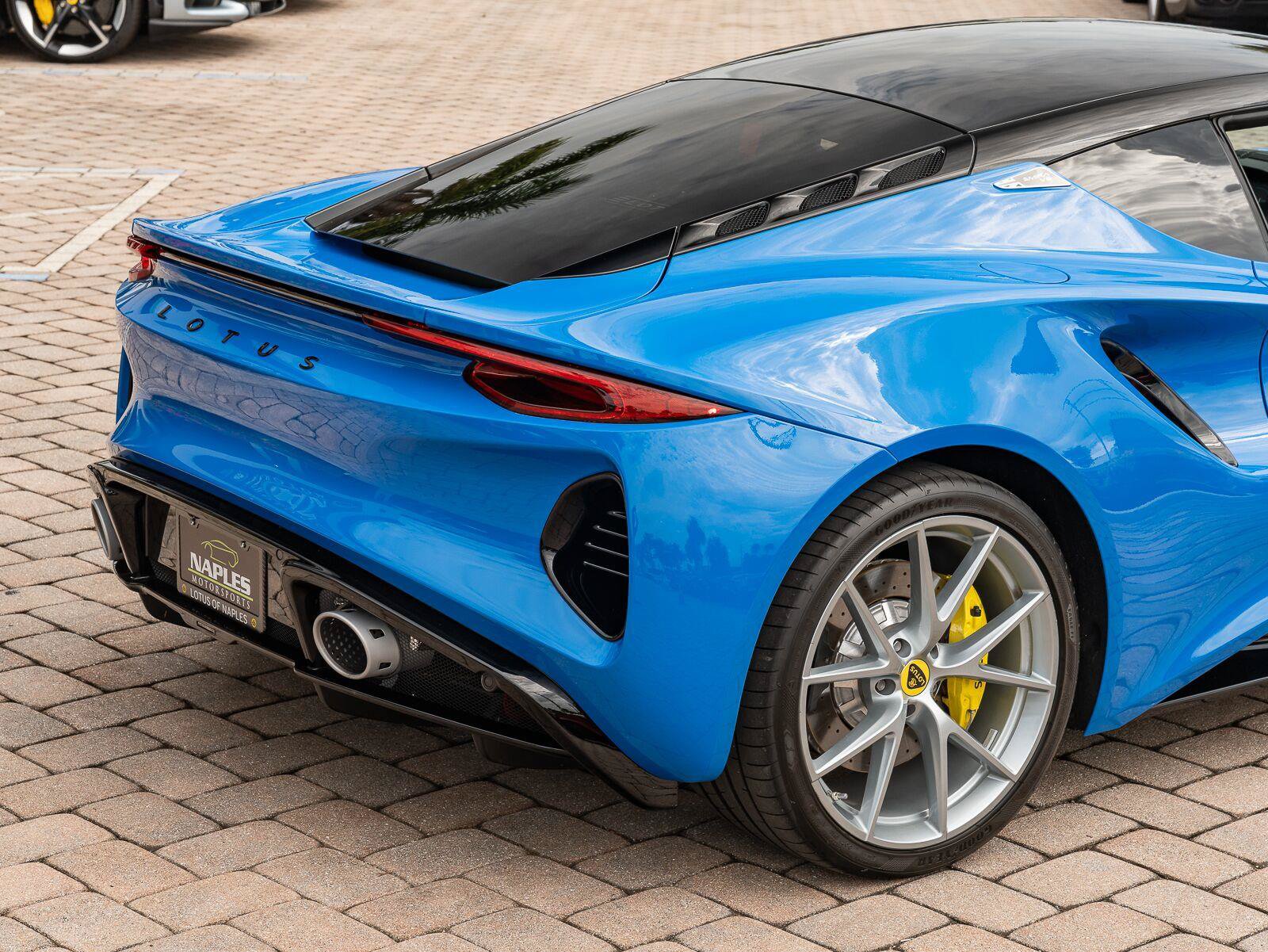 Used 2025 Lotus Emira RWD image 31