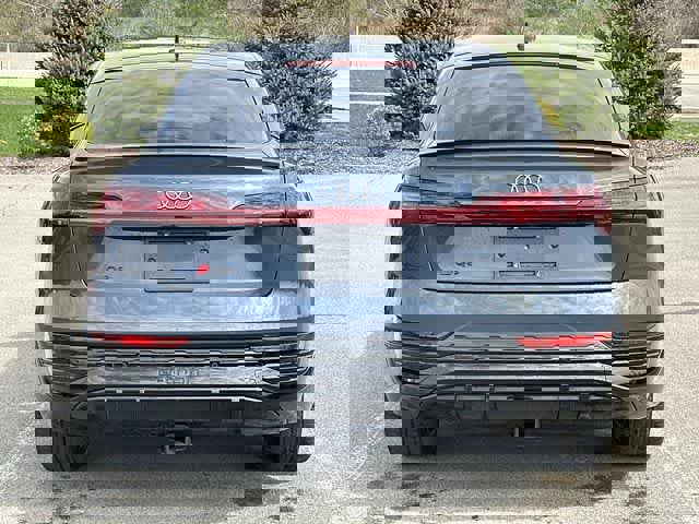 Used 2024 Audi Q8 e-tron Premium Plus image 4