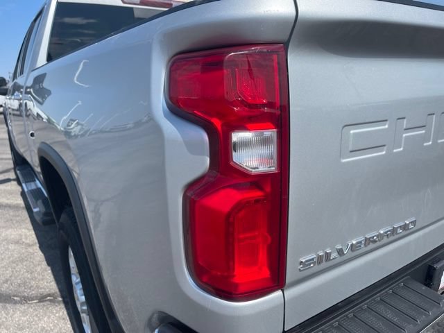 Used 2022 Chevrolet Silverado 2500 LTZ w/ LTZ Convenience Package AWD/4WD image 11