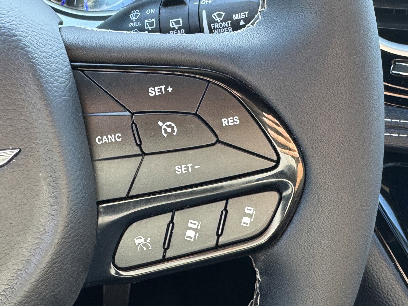 Used 2024 Chrysler Pacifica Touring image 21