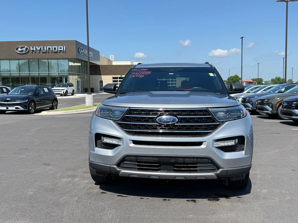 Used 2020 Ford Explorer XLT w/ Equipment Group 202A AWD/4WD image 2