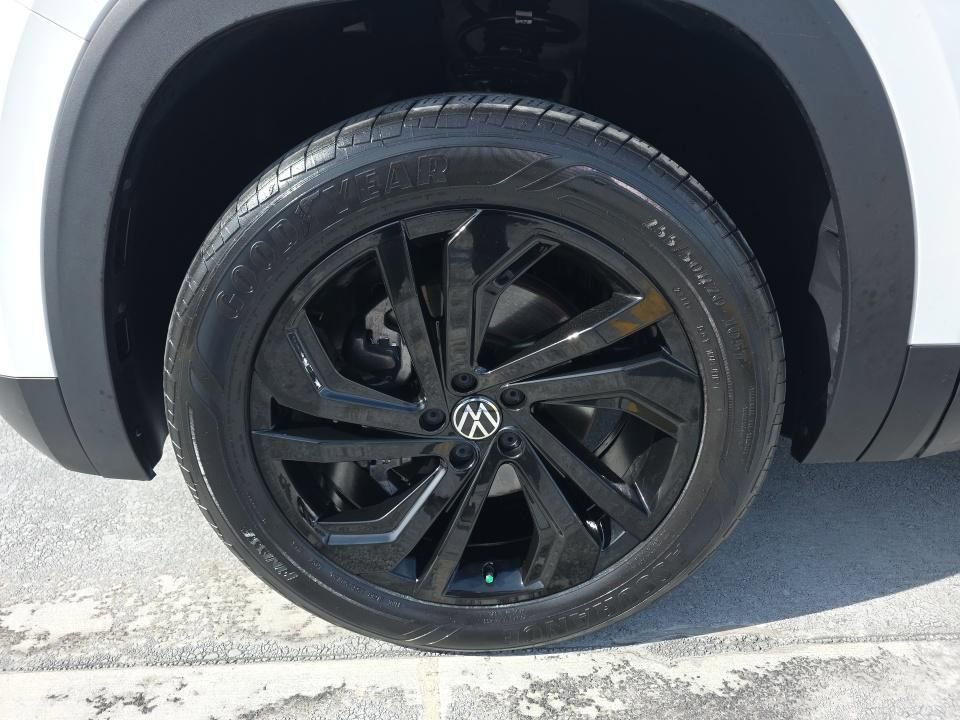 Used 2023 Volkswagen Atlas SE w/ Panoramic Sunroof Package image 8