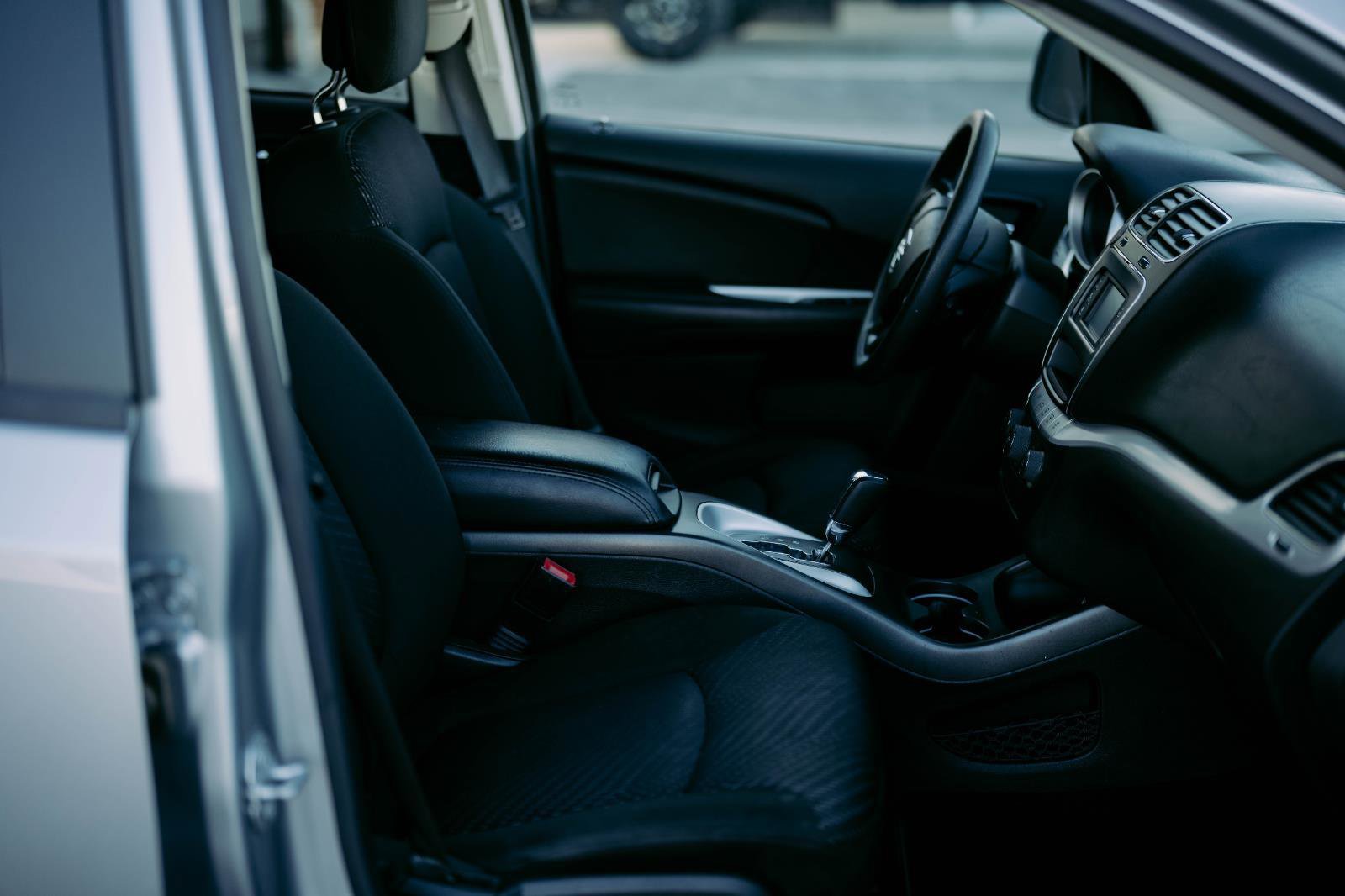 Used 2019 Dodge Journey SE image 12