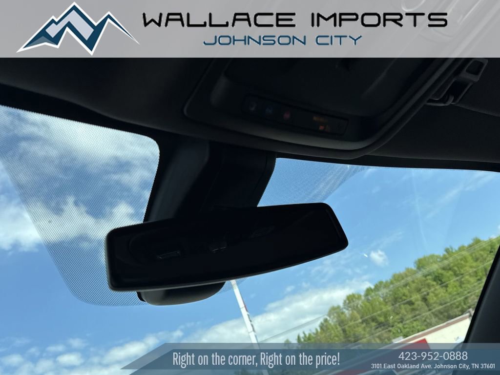 Used 2022 GMC Yukon Denali AWD/4WD image 16