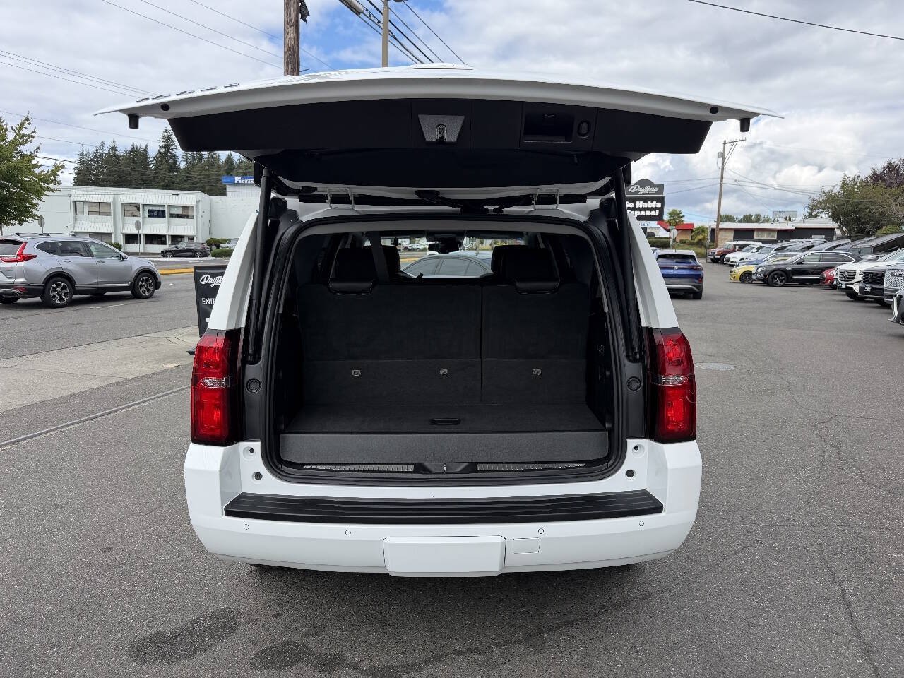 Used 2018 Chevrolet Tahoe LT w/ Luxury Package AWD/4WD image 5