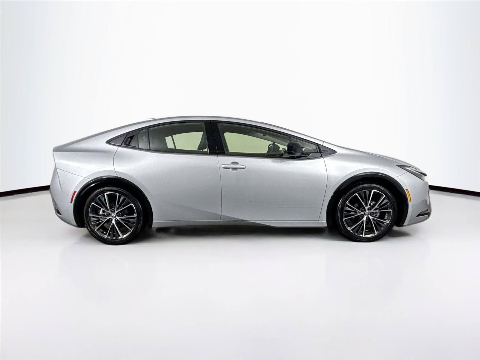 Certified 2025 Toyota Prius XLE FWD image 11