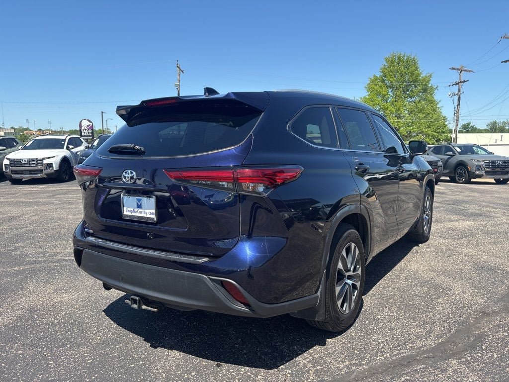 Used 2022 Toyota Highlander XLE AWD/4WD image 15